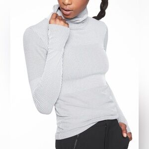 Athleta flurry base layer turtleneck in size M